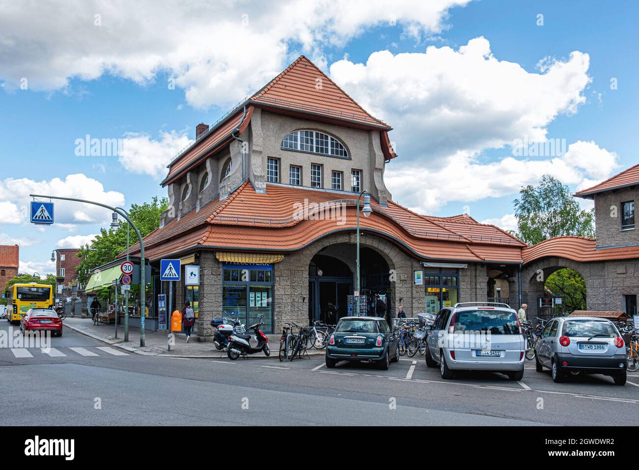 La gare de Sbahn Frohnau dessert la ligne S1 du réseau ferroviaire