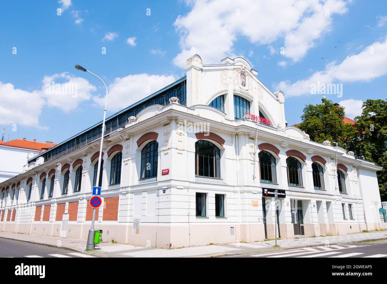 Le marché de Smichov, dès 1909, abrite maintenant la bibliothèque municipale de Smichov, Prague, République tchèque Banque D'Images