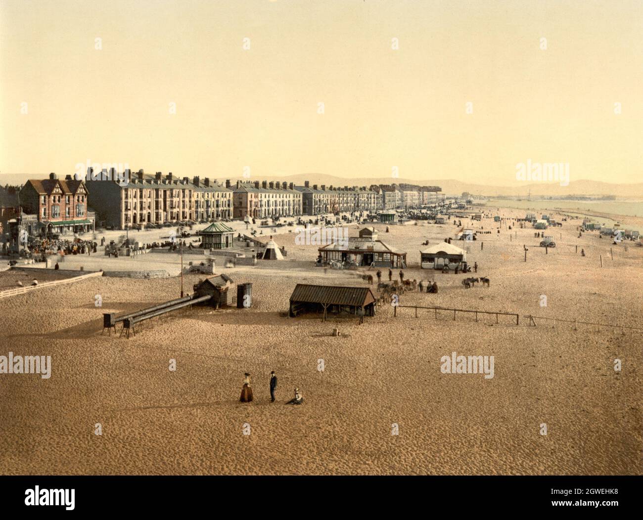 Photo couleur vintage vers 1900 du bord de mer à Rhyl sur la côte nord du pays de Galles pendant la période victorienne Banque D'Images