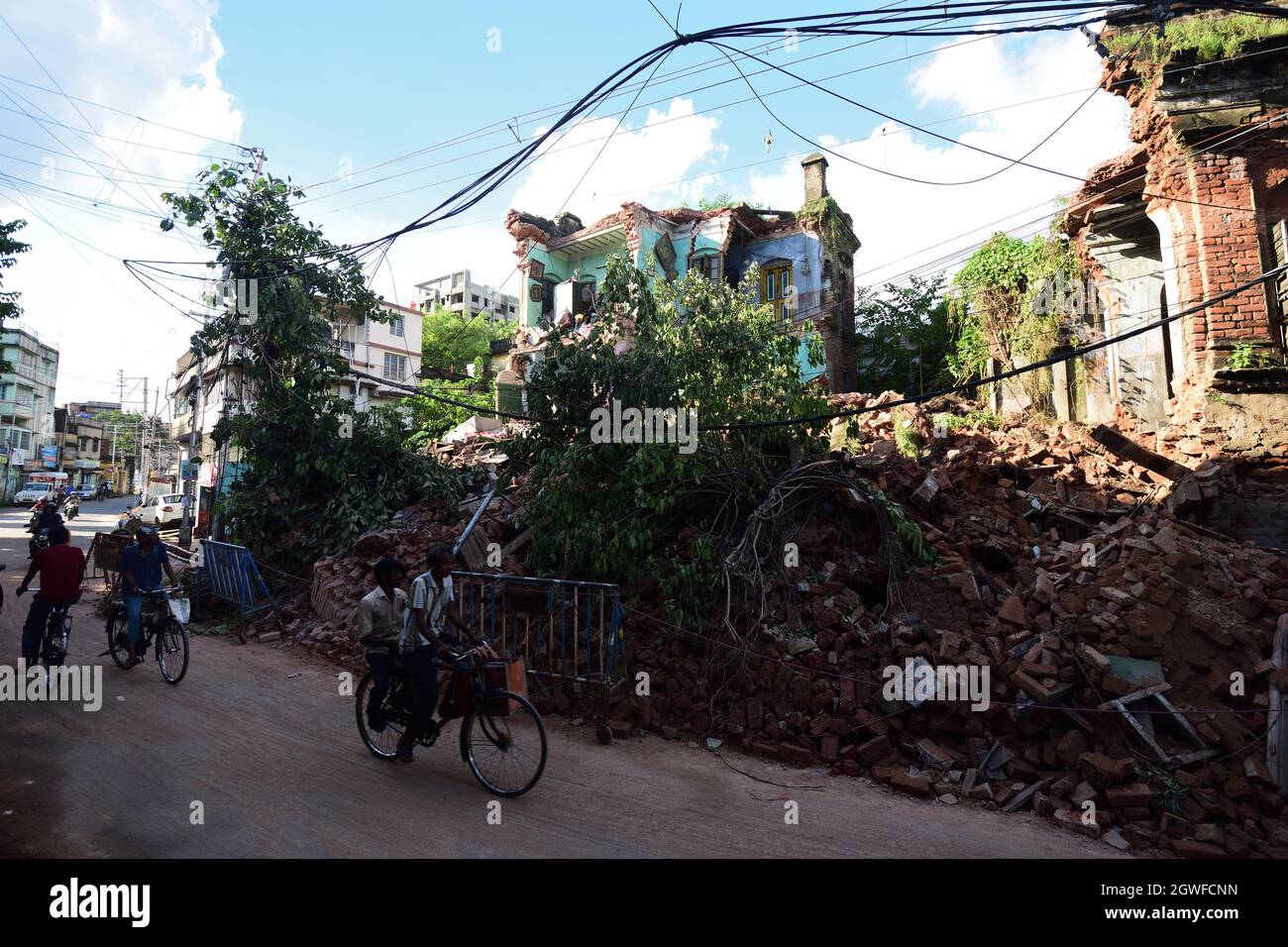 Chuckerbaria Janbari. 84, chemin Mahendra Bhattacharya, Chakeria, Howrah. Cet édifice historique de trois étages vieux d'un siècle a été en partie construit en colla Banque D'Images