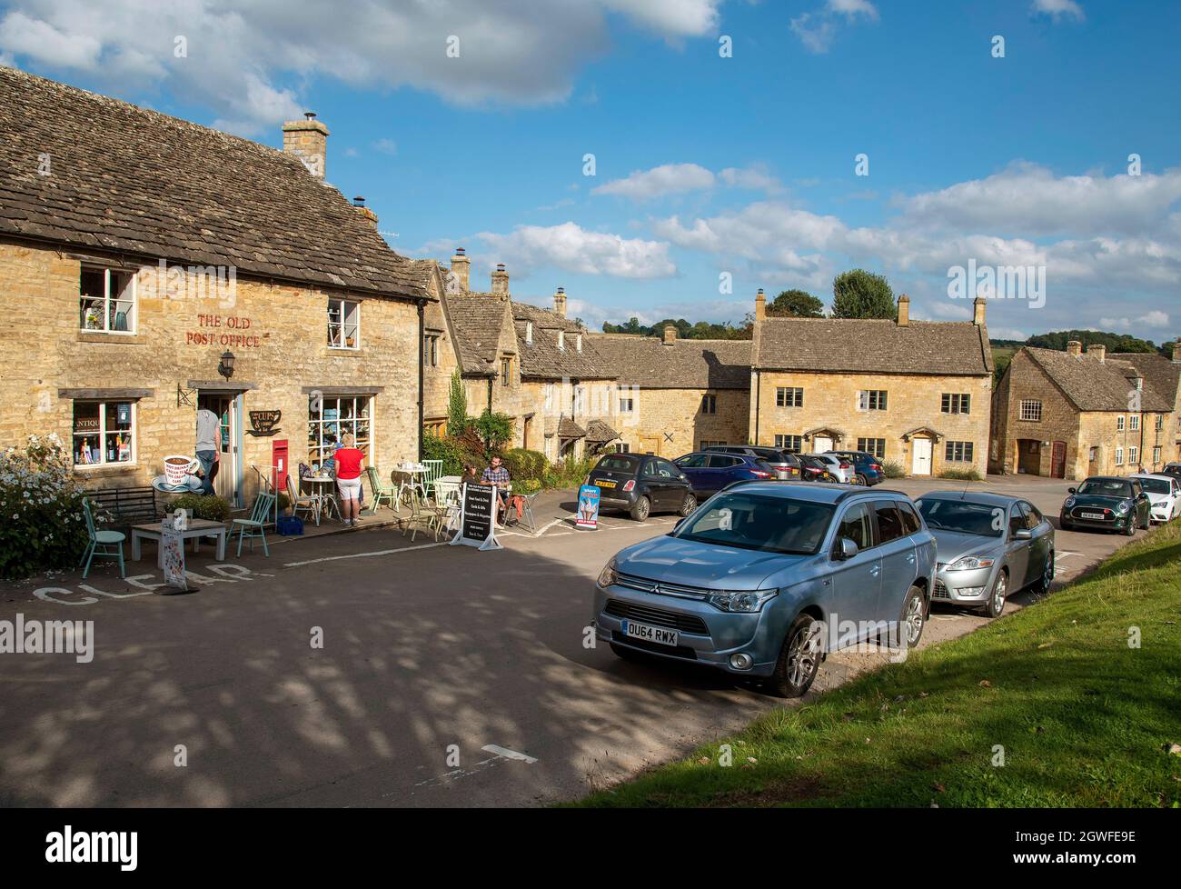 Guitting Power, Gloucestershire, Angleterre, Royaume-Uni. 2021. Guitting Power a voté sur les meilleurs villages d'Angleterre. Centre du village avec l'ancienne poste et le thé r Banque D'Images