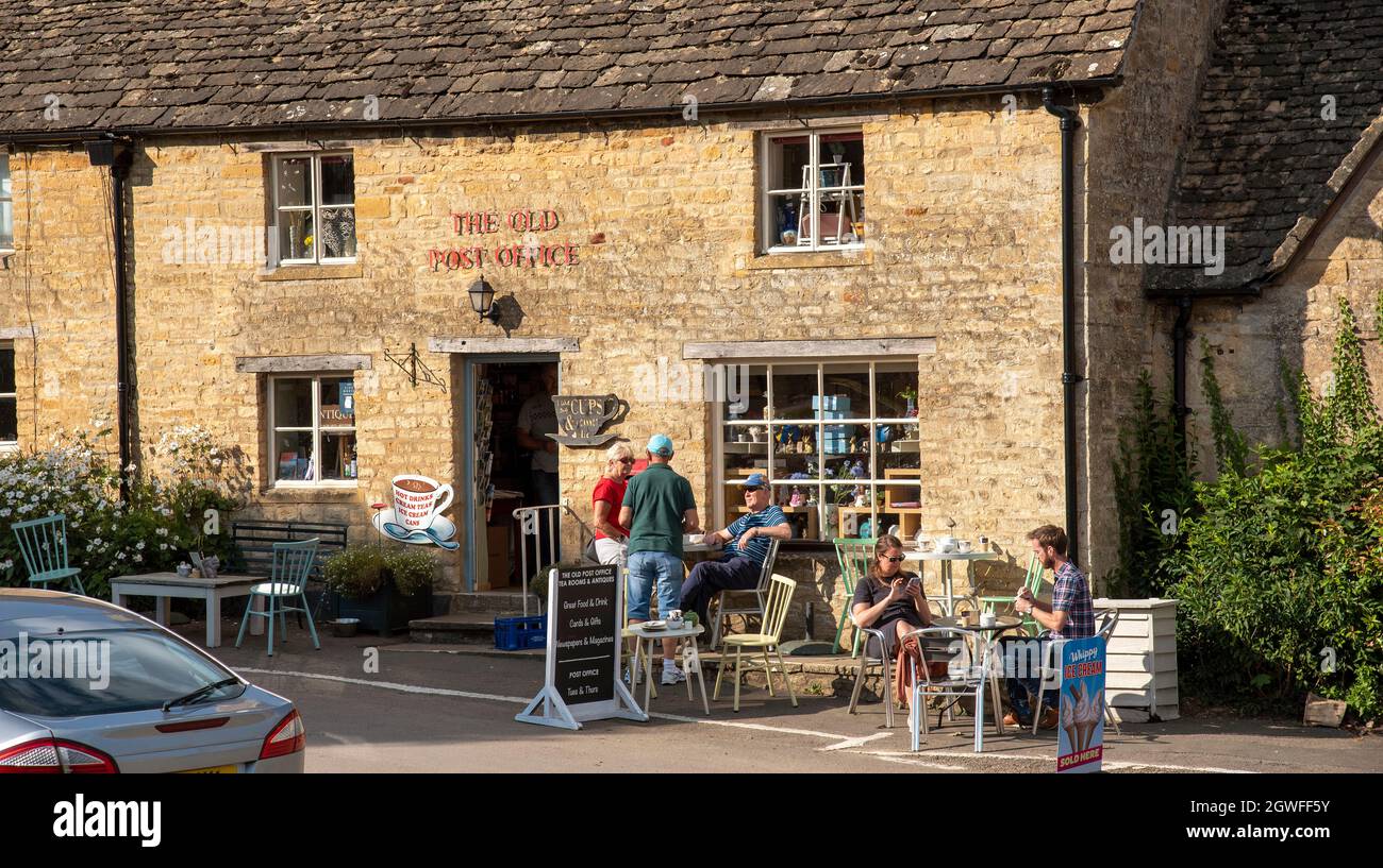 Guitting Power, Gloucestershire, Angleterre, Royaume-Uni. 2021. Guitting Power a voté sur les meilleurs villages d'Angleterre. Centre du village avec l'ancienne poste et le thé r Banque D'Images