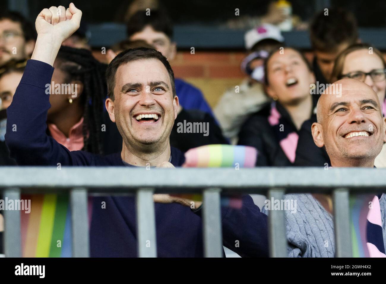 Londres, Royaume-Uni. 03ème octobre 2021. Un supporter est acclamé lors de la 2e partie de qualification de la Vitality Womens FA Cup entre Dulwich Hamlet et Herne Bay à Champion Hill à Londres, en Angleterre. Crédit: SPP Sport presse photo. /Alamy Live News Banque D'Images