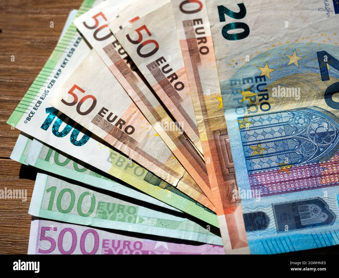 Pile de billets de 20 euros Banque de photographies et d’images à haute ...