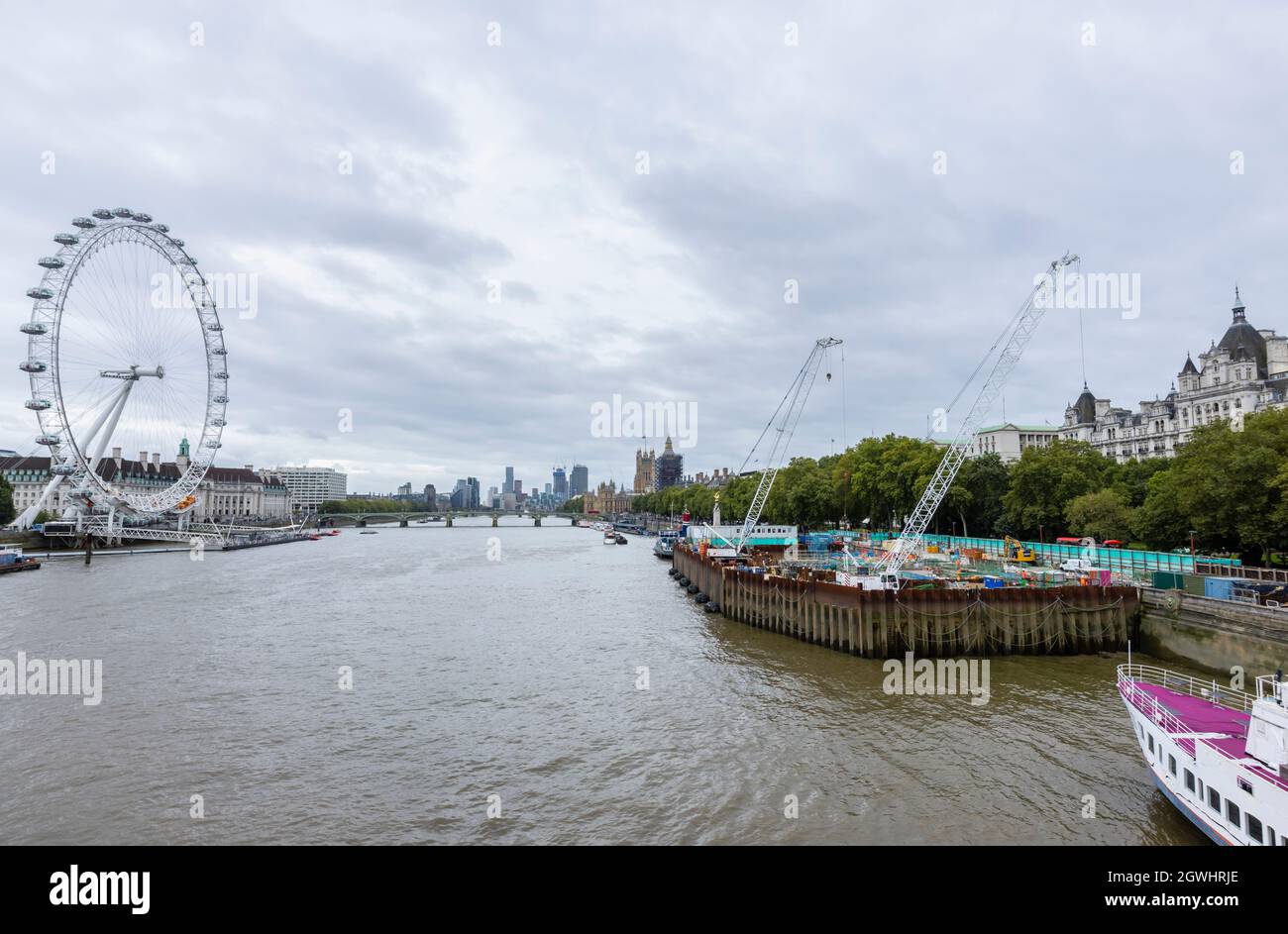 Victoria Embankment Foreshore site sur la rive nord de la Tamise: Thames Tideway tunnel aménagement de l'infrastructure de super-égout, Londres Banque D'Images