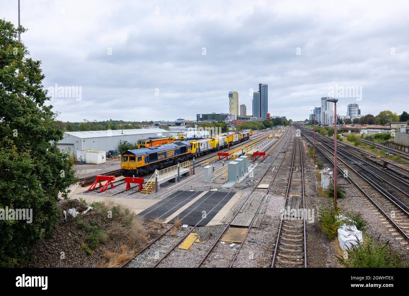 Dépôt de fret ferroviaire avec des moteurs diesel GBRf et HSM dans des sidings à la gare de Woking, Surrey, au sud-est de l'Angleterre Banque D'Images