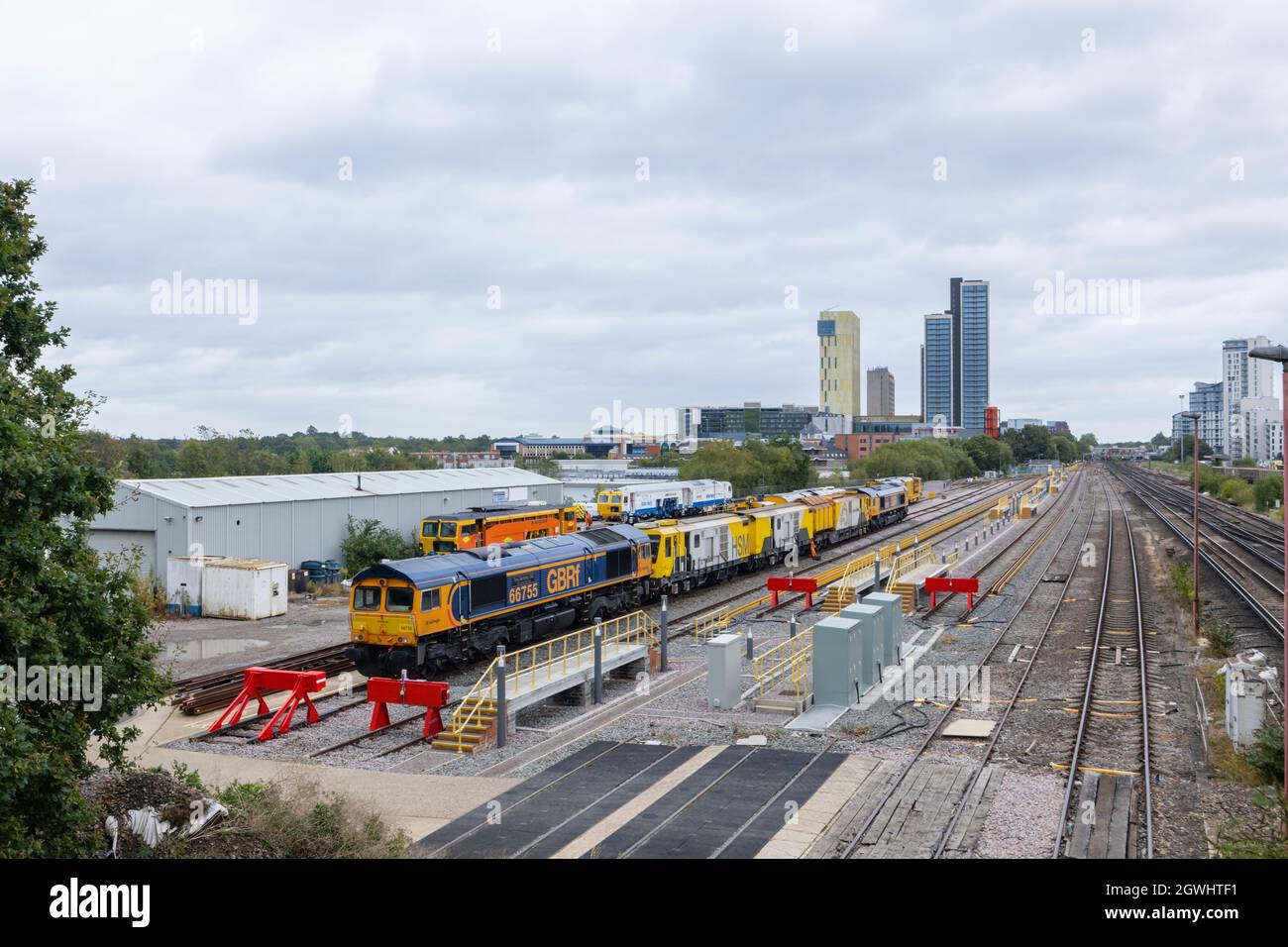 Dépôt de fret ferroviaire avec des moteurs diesel GBRf et HSM dans des sidings à la gare de Woking, Surrey, au sud-est de l'Angleterre Banque D'Images