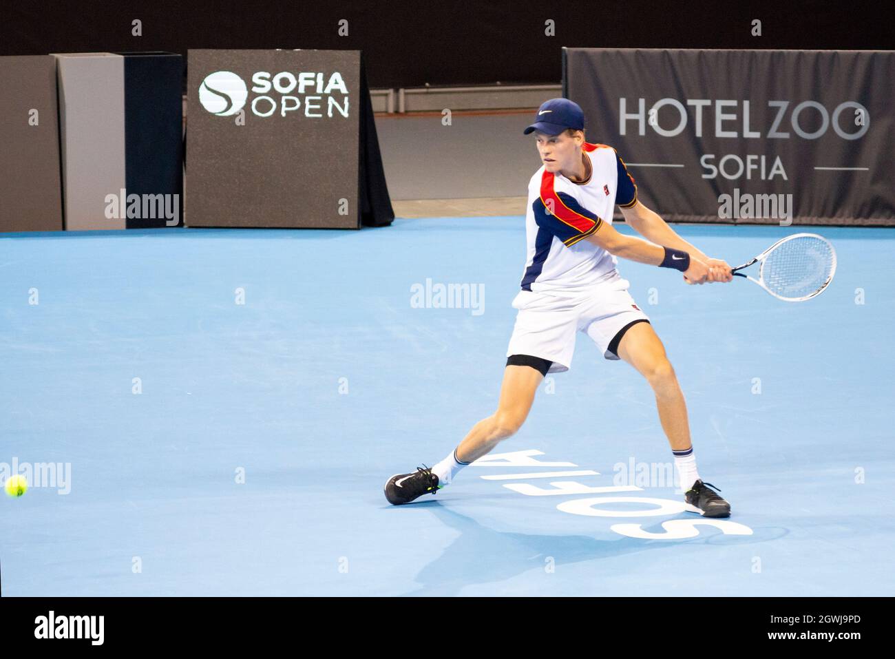 Jannik Sinner, action, jouer, jouer, terrains durs, Blue hard court, simple, finale, Sofia Open 2021, ATP 250, tournoi de tennis en salle, en salle, championnat, terrain dur, Alamy Live News, actualités sportives, 2021, tournoi de tennis, vainqueur, gagnant, finaliste, finale, Banque D'Images