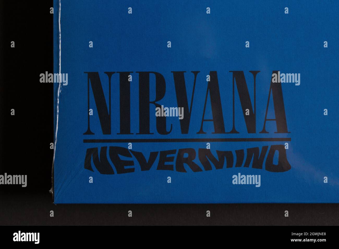 Moscou, Russie - 3 octobre 2021 : gros plan de l'album Nevermind de Nirvana. Disque vinyle LP scellé. Banque D'Images