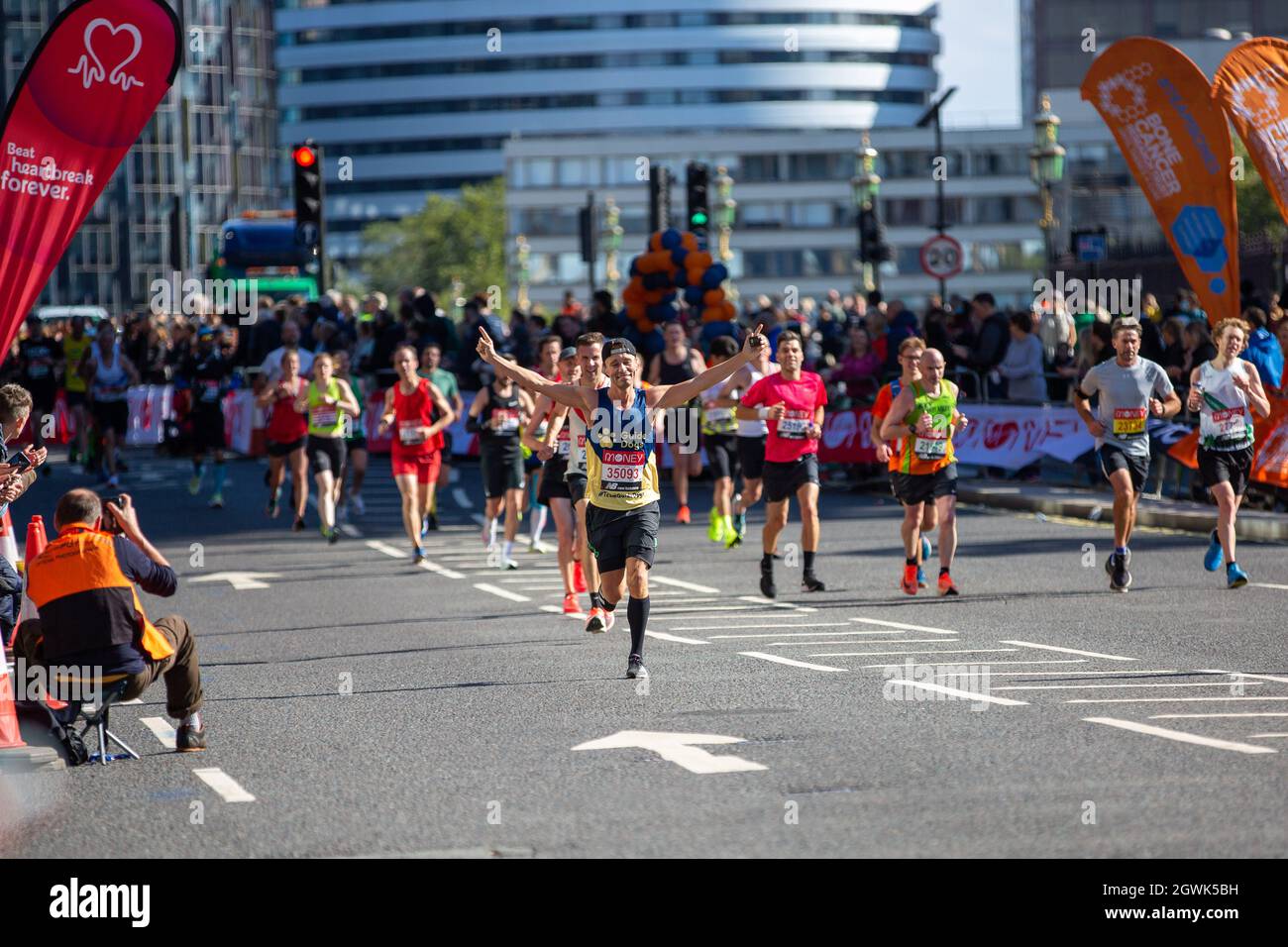 Londres, Royaume-Uni. 03ème octobre 2021. Les coureurs participent au 41e marathon de Londres 2021. (Photo par Pietro Recchia/SOPA Images/Sipa USA) crédit: SIPA USA/Alay Live News Banque D'Images