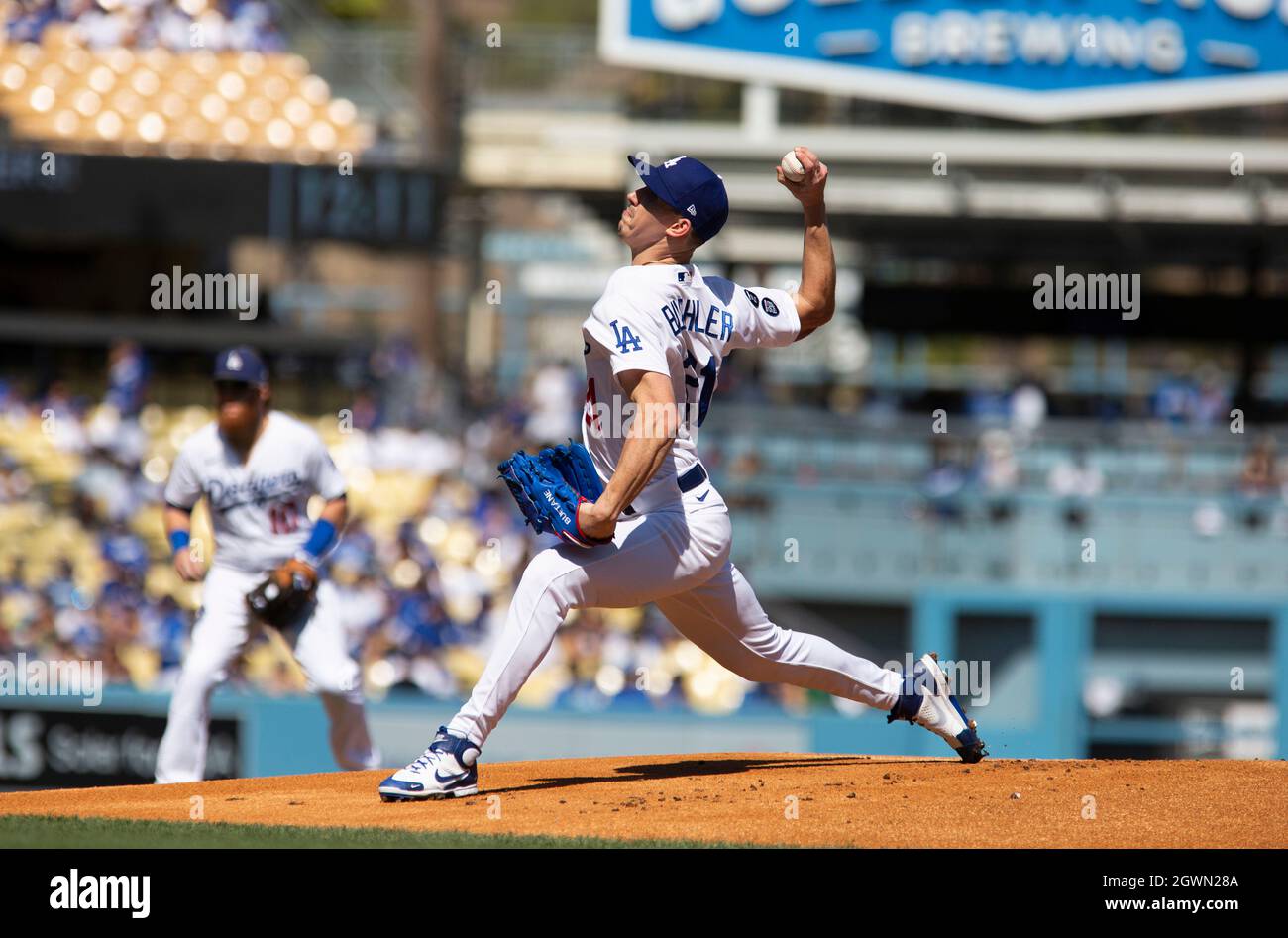 Los Angeles, Californie, États-Unis. 3 octobre 2021. Los Angeles Dodgers Pitcher (21) Walker Buehler lors du dernier match de la saison contre les Milwaukee Brewers au stade Dodgers de Los Angeles, Californie, le dimanche 3 octobre 2021.Armando Arorizo (Credit image: © Armando Arorizo/Prensa Internacional via ZUMA Press Wire) Banque D'Images