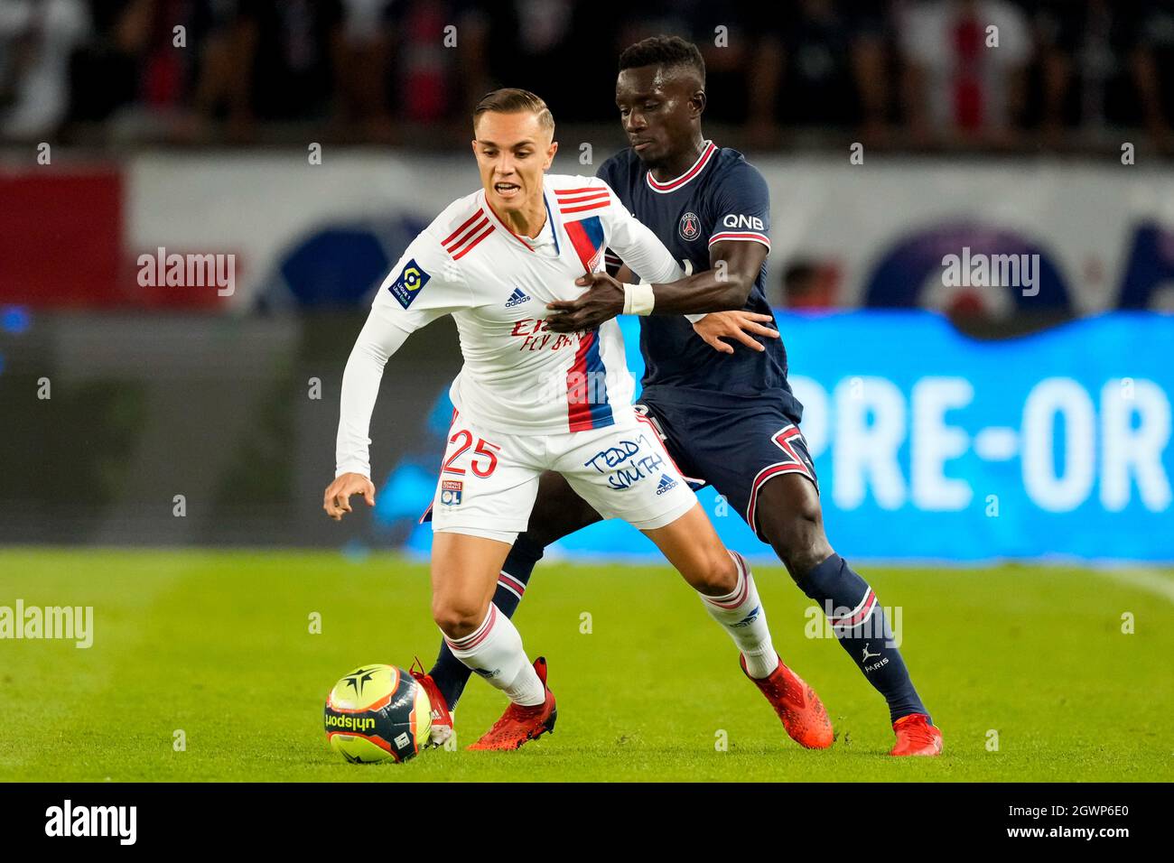 LYON, FRANCE - SEPTEMBRE 19 : Maxence Caqueret de l'Olympique Lyonnais lors du match de la Ligue 1 entre l'Olympique Lyonnais et Paris Saint-Germain au Parc Olympique Lyonnais le 19 septembre 2021 à Lyon (photo de Geert van Erven/Orange Pictures) Banque D'Images