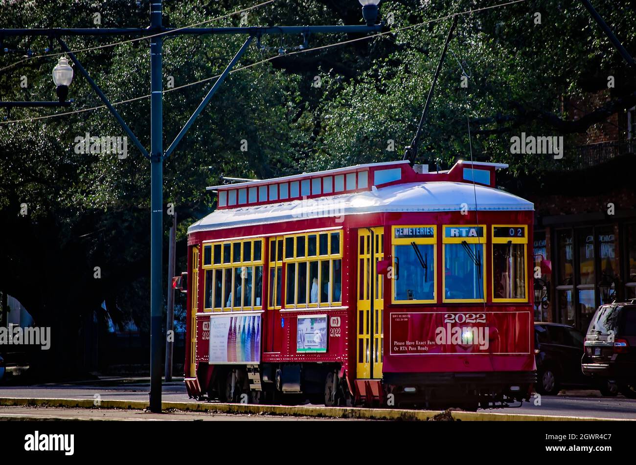 Un tramway de la Nouvelle-Orléans se dirige vers le front de mer sur la route Canal Street, le 14 novembre 2015, à la Nouvelle-Orléans, en Louisiane. Banque D'Images