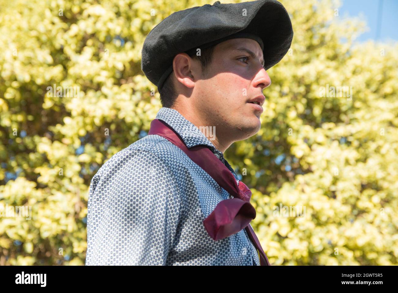 Homme argentin portant des vêtements traditionnels Photo Stock - Alamy
