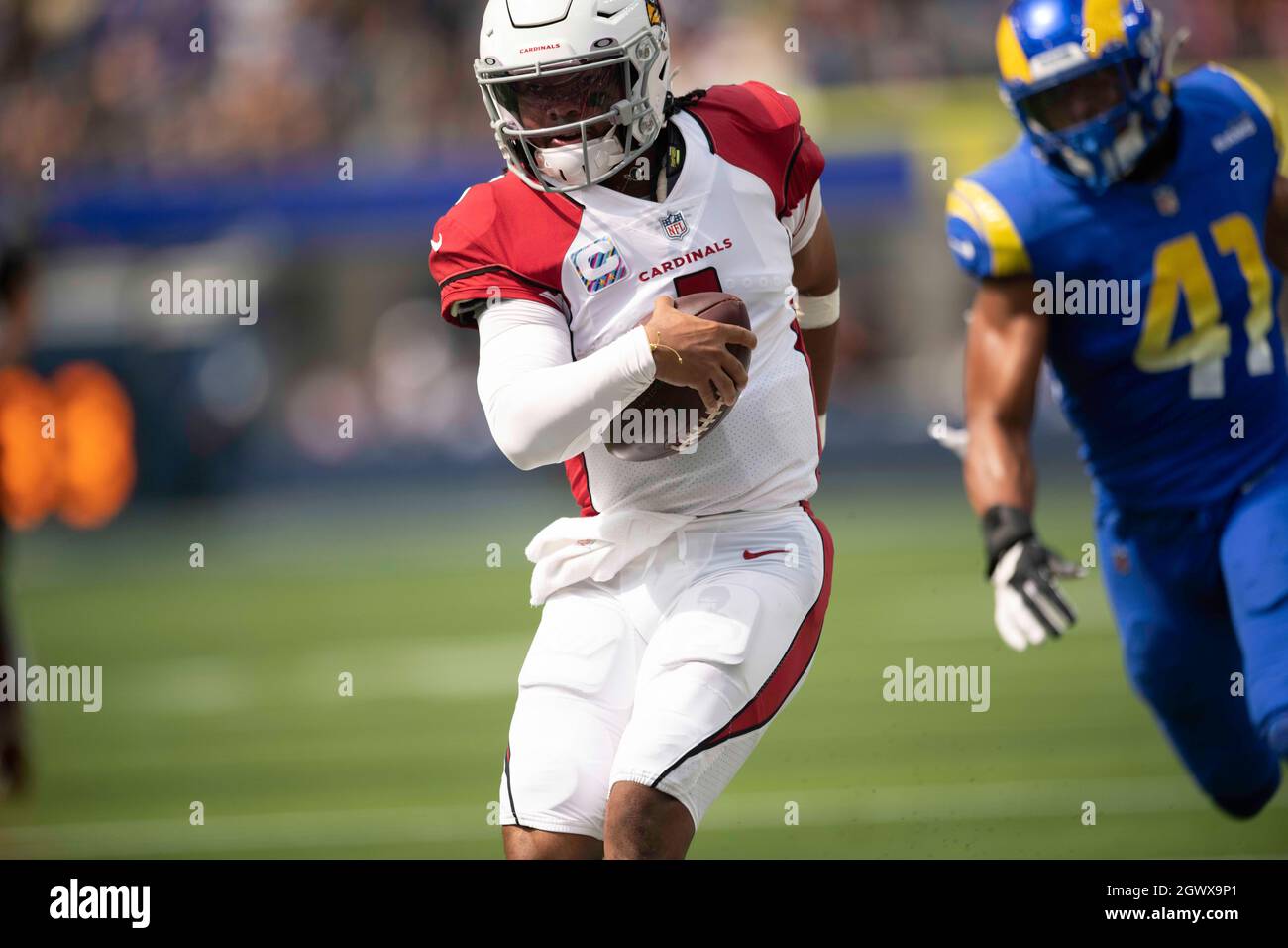 Los Angeles, Californie, États-Unis. 3 octobre 2021. 1 Kyler Murray en haut il peut courir le ballon pendant la NFL Los Angeles Rams vs Arizona Cardinals le dimanche 3 octobre 2021. (Credit image: © Dalton Hamm/ZUMA Press Wire) Credit: ZUMA Press, Inc./Alamy Live News Banque D'Images
