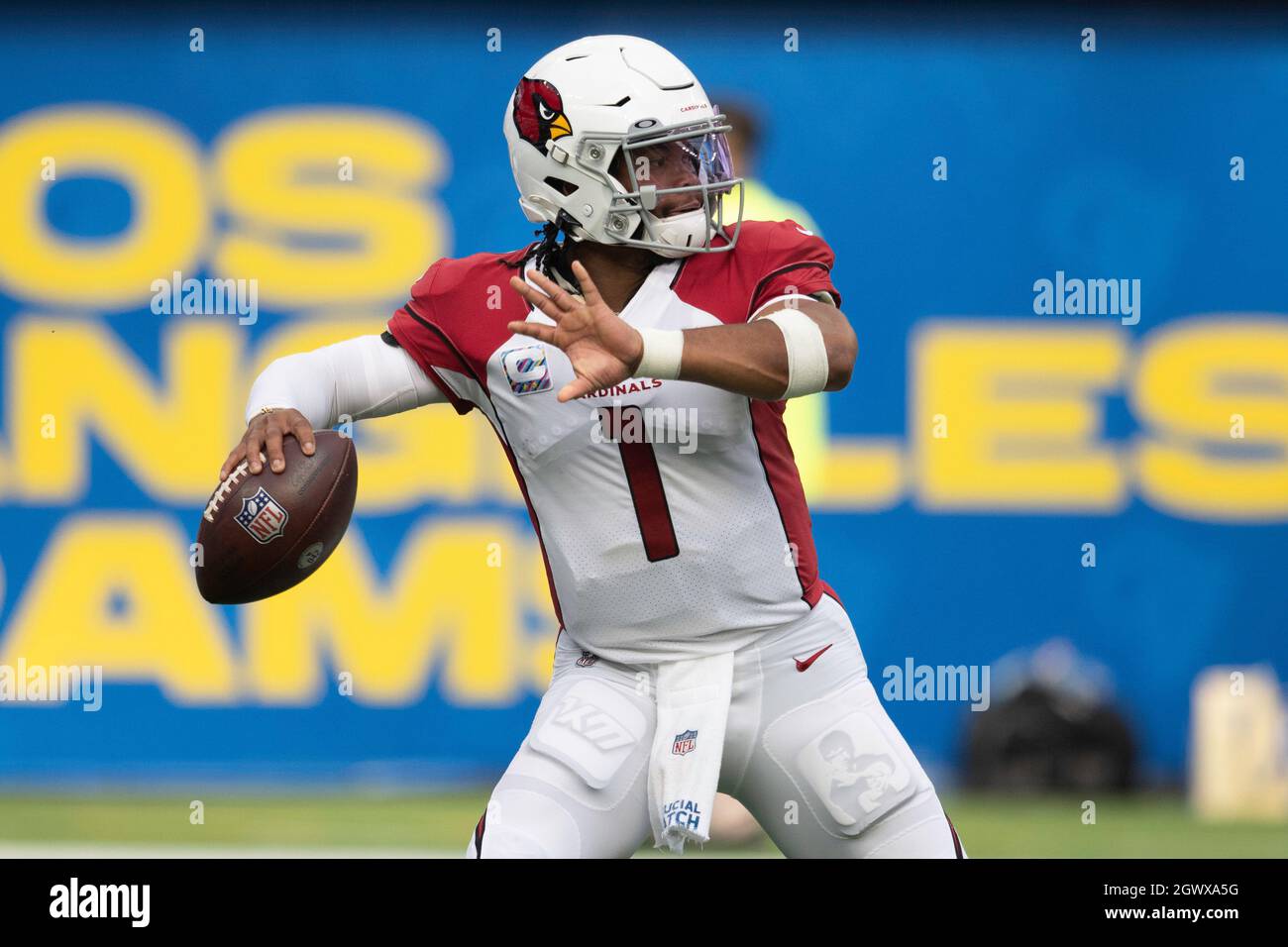 Los Angeles, Californie, États-Unis. 3 octobre 2021. 1 Kyler Murray retombe pendant la NFL Los Angeles Rams vs Arizona Cardinals le dimanche 3 octobre 2021. (Credit image: © Dalton Hamm/ZUMA Press Wire) Credit: ZUMA Press, Inc./Alamy Live News Banque D'Images