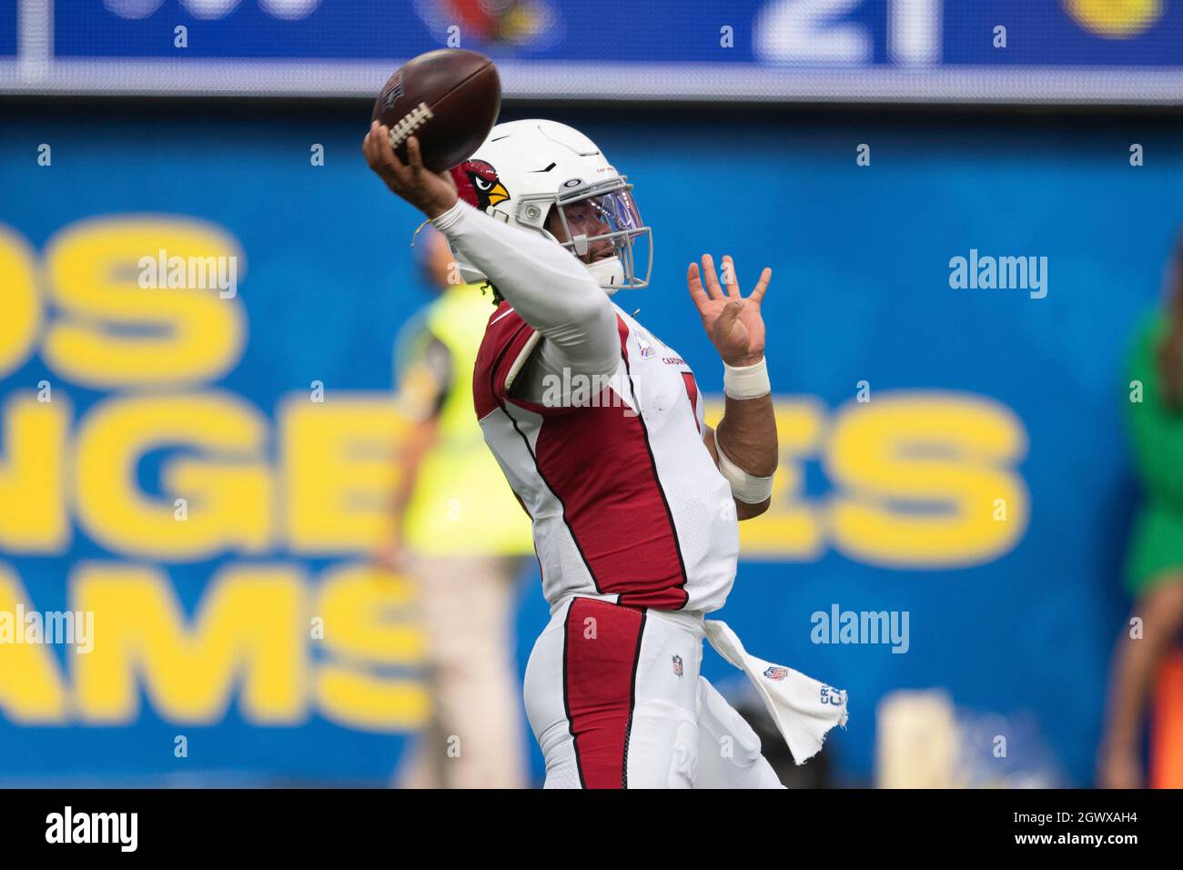 Los Angeles, Californie, États-Unis. 3 octobre 2021. 1 Kyler Murray retombe pendant la NFL Los Angeles Rams vs Arizona Cardinals le dimanche 3 octobre 2021. (Credit image: © Dalton Hamm/ZUMA Press Wire) Credit: ZUMA Press, Inc./Alamy Live News Banque D'Images