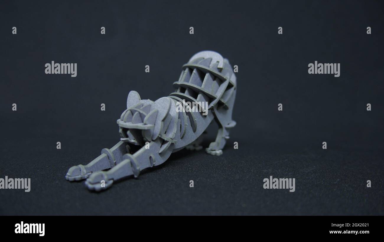 Gros Plan Du Jouet De Chat Bourre Sur Fond Noir Photo Stock Alamy