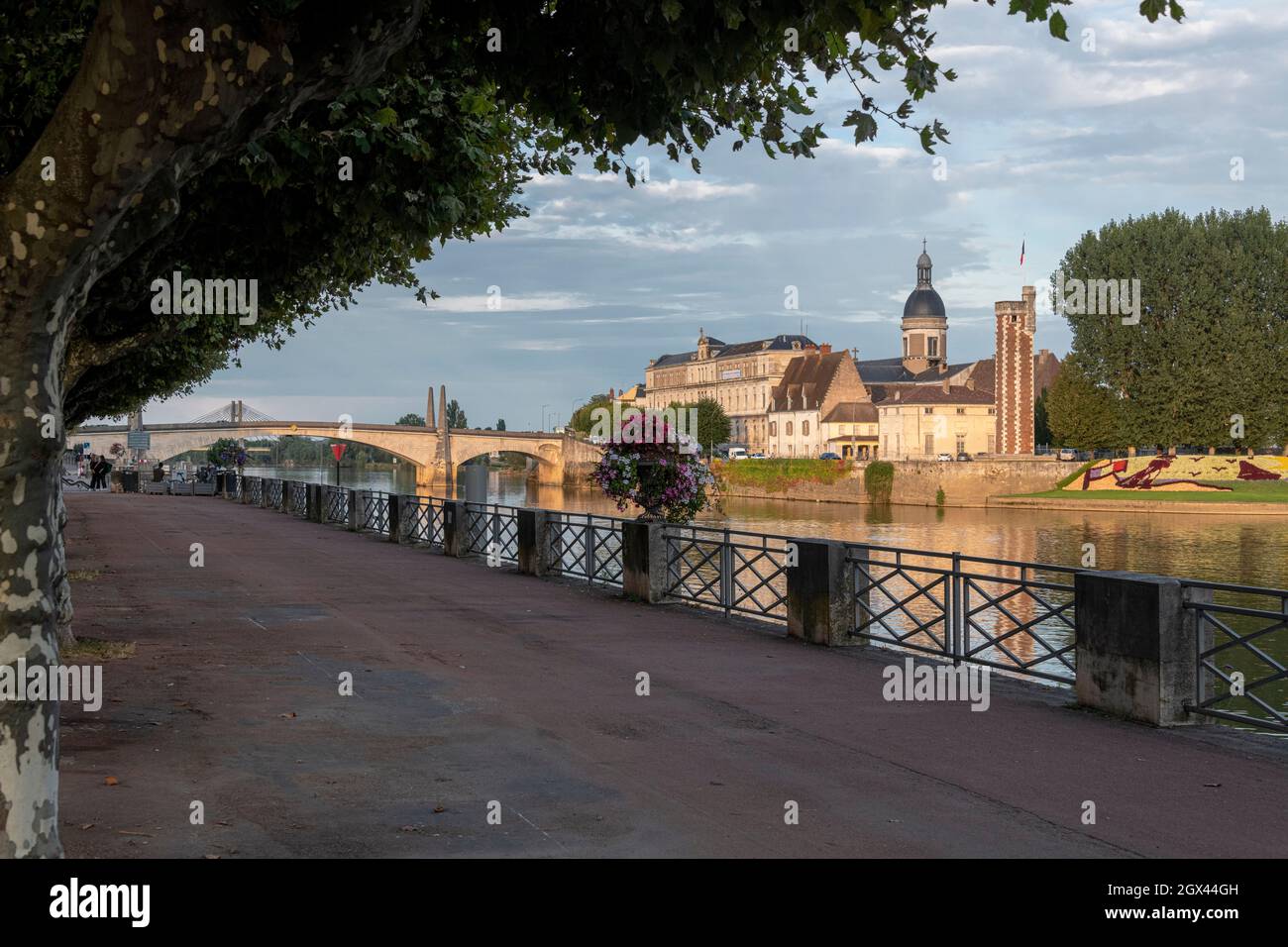 Les rives de la Saône à Chalon-sur-Saône, dans l'est de la France. Banque D'Images
