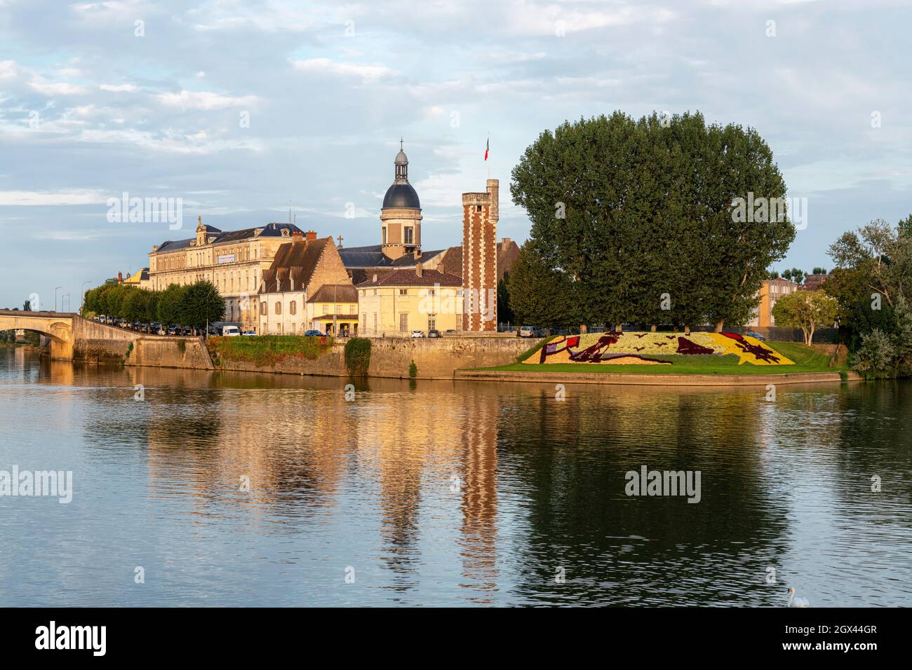 L'île Saint-Laurent dans la Saône à Chalon-sur-Saône, est de la France. Banque D'Images