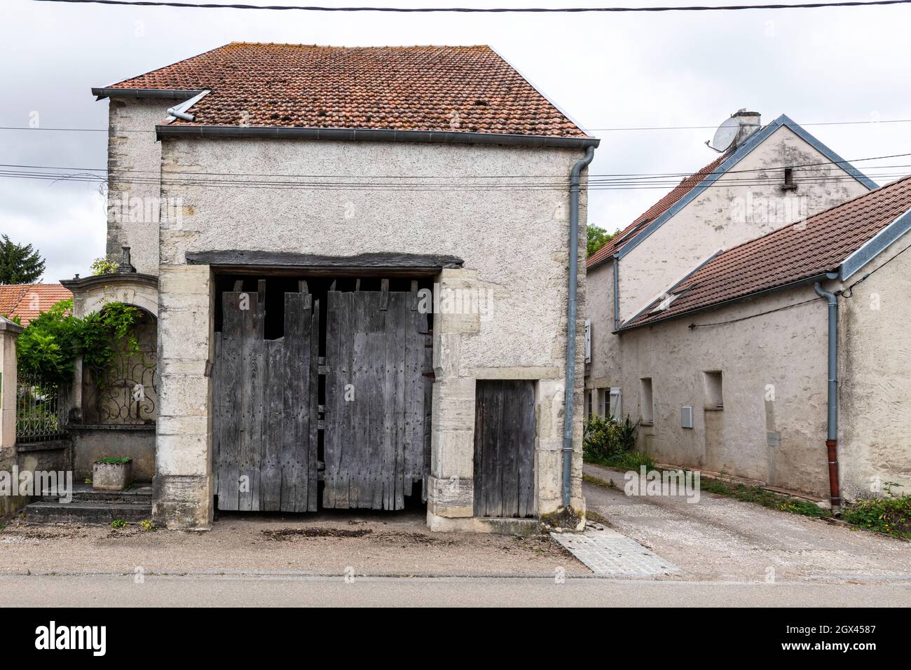 Vieilles portes de grange Banque de photographies et d’images à haute