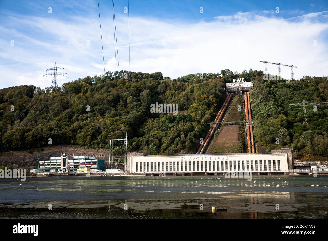 lac Hengstey, réservoir, vue sur la RWE Koepchenwerk, usine de stockage par pompage, Herdecke, Rhénanie-du-Nord-Westphalie, Allemagne. Hengsteysee, Stausee, Blick Banque D'Images