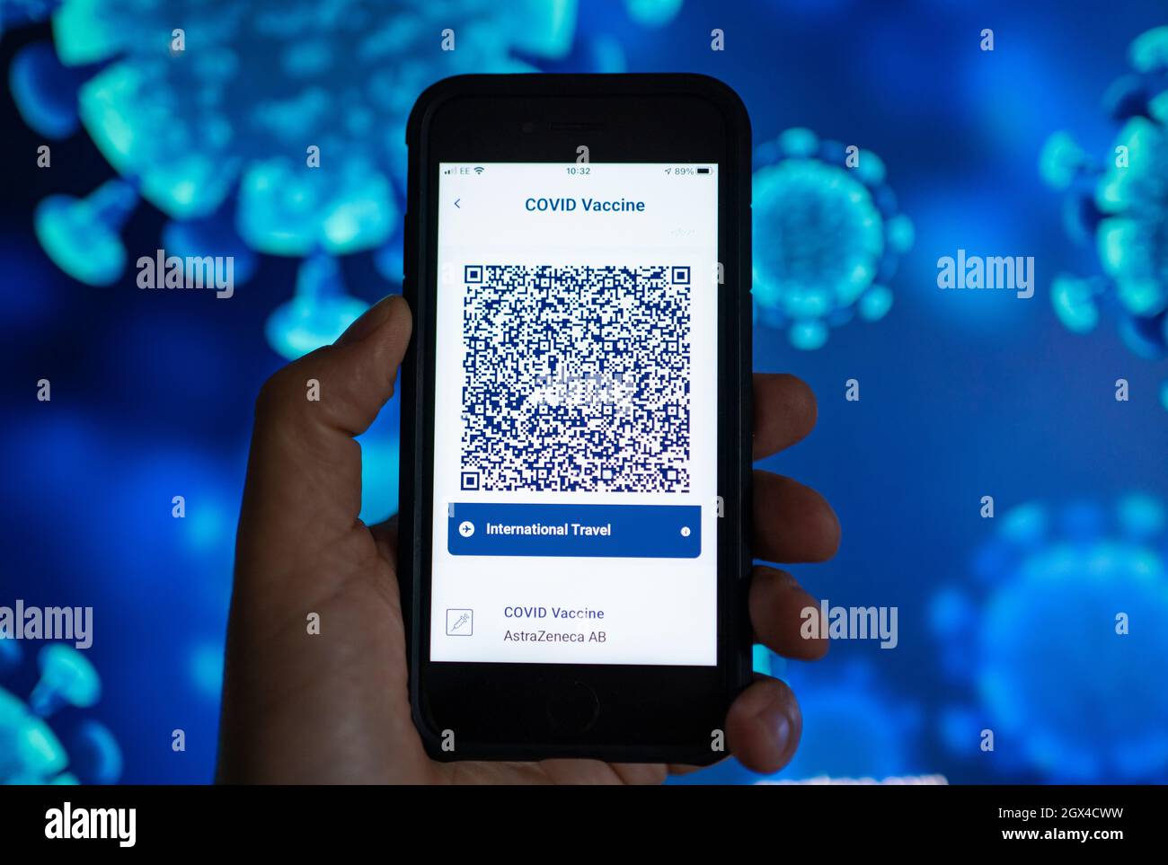 Édimbourg, Écosse, Royaume-Uni. 4 octobre 2021. Vue de la nouvelle application controversée du statut Covid-19 du gouvernement écossais , un passeport numérique de vaccins qui permettra d'accéder à des boîtes de nuit et à d'autres événements avec un grand nombre de personnes. Le jour de lancement de l'application a été marqué parce que des milliers de membres du public n'ont pas pu enregistrer leurs détails et cela a forcé le gouvernement écossais à présenter des excuses. Iain Masterton/Alay Live News. Banque D'Images