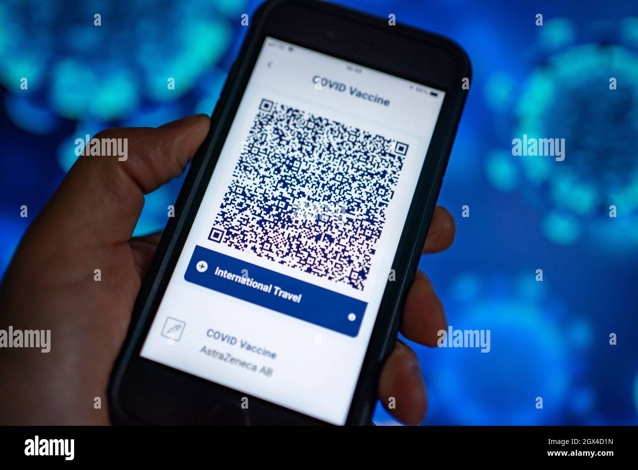 Édimbourg, Écosse, Royaume-Uni. 4 octobre 2021. Vue de la nouvelle application controversée du statut Covid-19 du gouvernement écossais , un passeport numérique de vaccins qui permettra d'accéder à des boîtes de nuit et à d'autres événements avec un grand nombre de personnes. Le jour de lancement de l'application a été marqué parce que des milliers de membres du public n'ont pas pu enregistrer leurs détails et cela a forcé le gouvernement écossais à présenter des excuses. Iain Masterton/Alay Live News. Banque D'Images