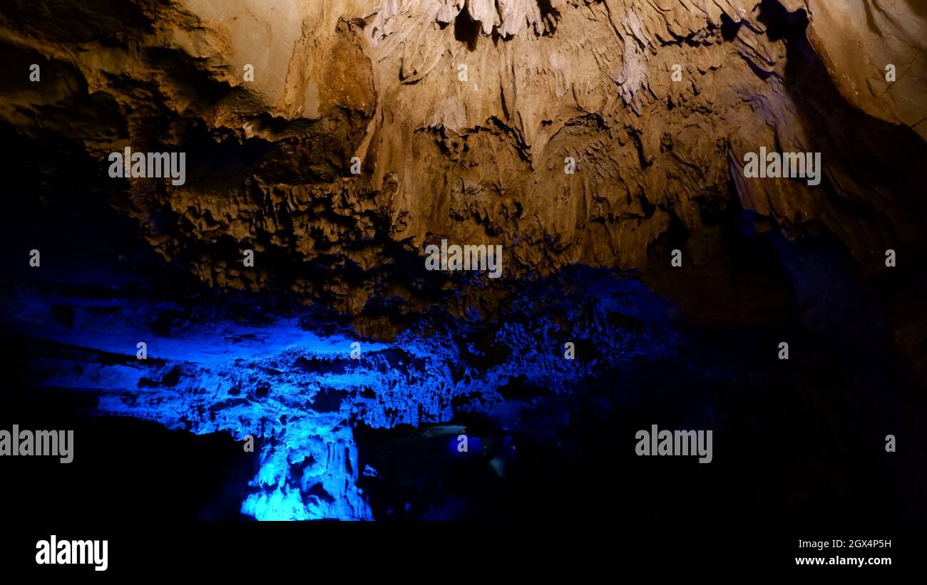 Chambre Koti Lingalu avec stalactites dans les grottes de Belum, Kolimigundla, Andhra Pradesh, Inde Banque D'Images