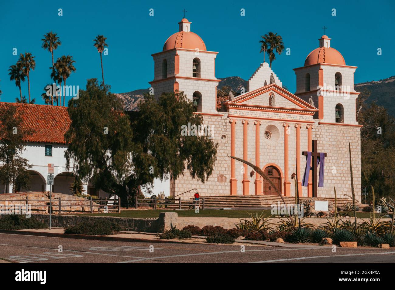 La vieille Mission Santa Barbara, Californie.Fondée en 1786 par les Espagnols pour la conversion religieuse des peuples autochtones au catholicisme Banque D'Images