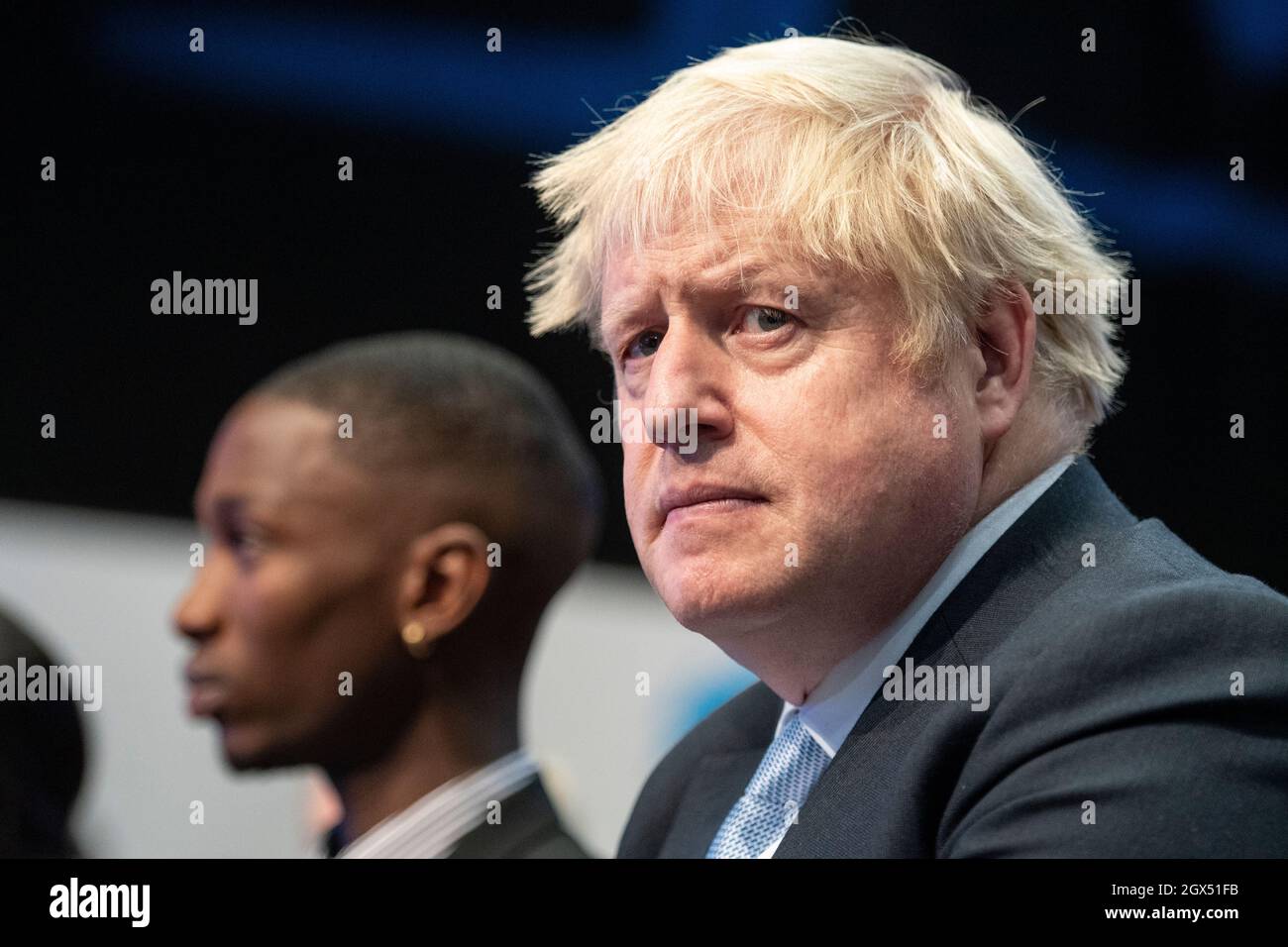 Manchester, Royaume-Uni. 3 octobre 2021. Le Premier ministre britannique Boris Johnson suit le discours de conférence annuel du chancelier de l’Échiquier Rishi Sunak. La Conférence du Parti conservateur a lieu à Manchester Central. Credit: Benjamin Wareing/ Alamy Live News Banque D'Images