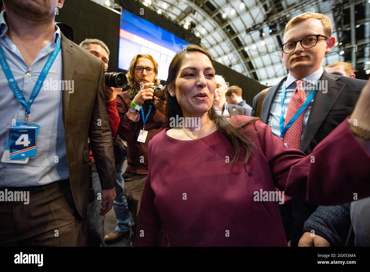 Manchester, Angleterre, Royaume-Uni. 4 octobre 2021. PHOTO : le député de Priti Patel, ministre de l'intérieur du Royaume-Uni, à la conférence du parti conservateur n° CPC21. Crédit : Colin Fisher/Alay Live News Banque D'Images