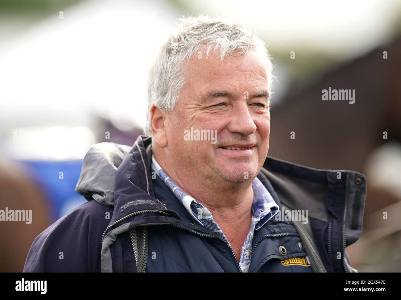 L'entraîneur Nigel Twiston-Davies avant le début de l'haies de la Fondation Keel handicap à l'hippodrome de Stratford, Stratford-on-Avon. Date de la photo: Lundi 4 octobre 2021. Banque D'Images