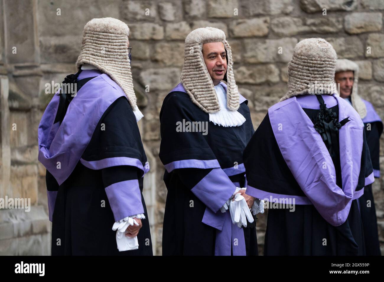 LONDRES - 1er OCTOBRE : le service annuel des juges a eu lieu à l'abbaye de Westminster à Londres aujourd'hui, 1er octobre 2021. Au début de l'année légale, le Lord Chancelier, Dominic Raab, juges, Q.C et personnalités juridiques, se promo de l'abbaye de Westminster aux chambres du Parlement, pour une réception organisée par le Lord Chancelier. La coutume remonte au Moyen-âge, lorsque les juges ont prié pour obtenir des conseils au début de l'année légale. Photo de David Levenson/Alamy Banque D'Images