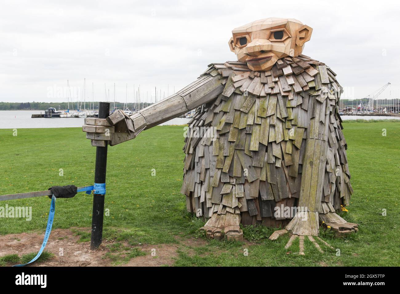 Horsens, Danemark - 13 mai 2021 : la sculpture recycleuse Troels The Troll Laura et Julian de Thomas Dambo à Horsens, Danemark Banque D'Images