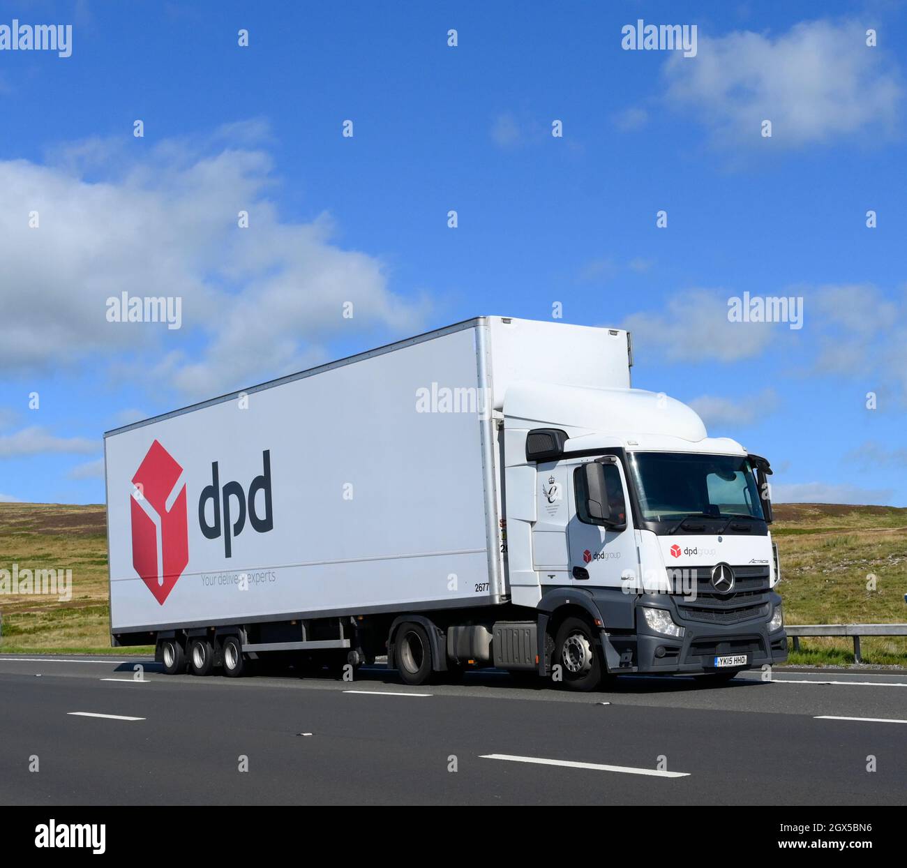 HGV. DPDgroup. Vos experts en matière de livraison. Autoroute M6, en direction du sud. Shap, Cumbria, Angleterre, Royaume-Uni, Europe. Banque D'Images