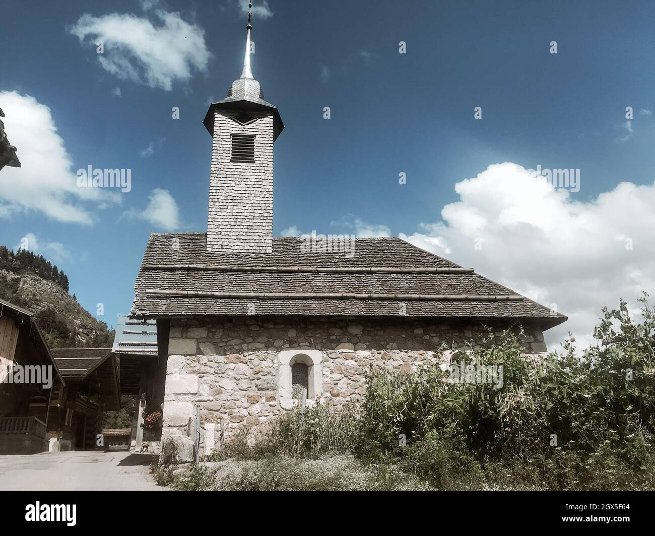 Église traditionnelle du village de Chinaillon, le Grand-Bornand, France Banque D'Images
