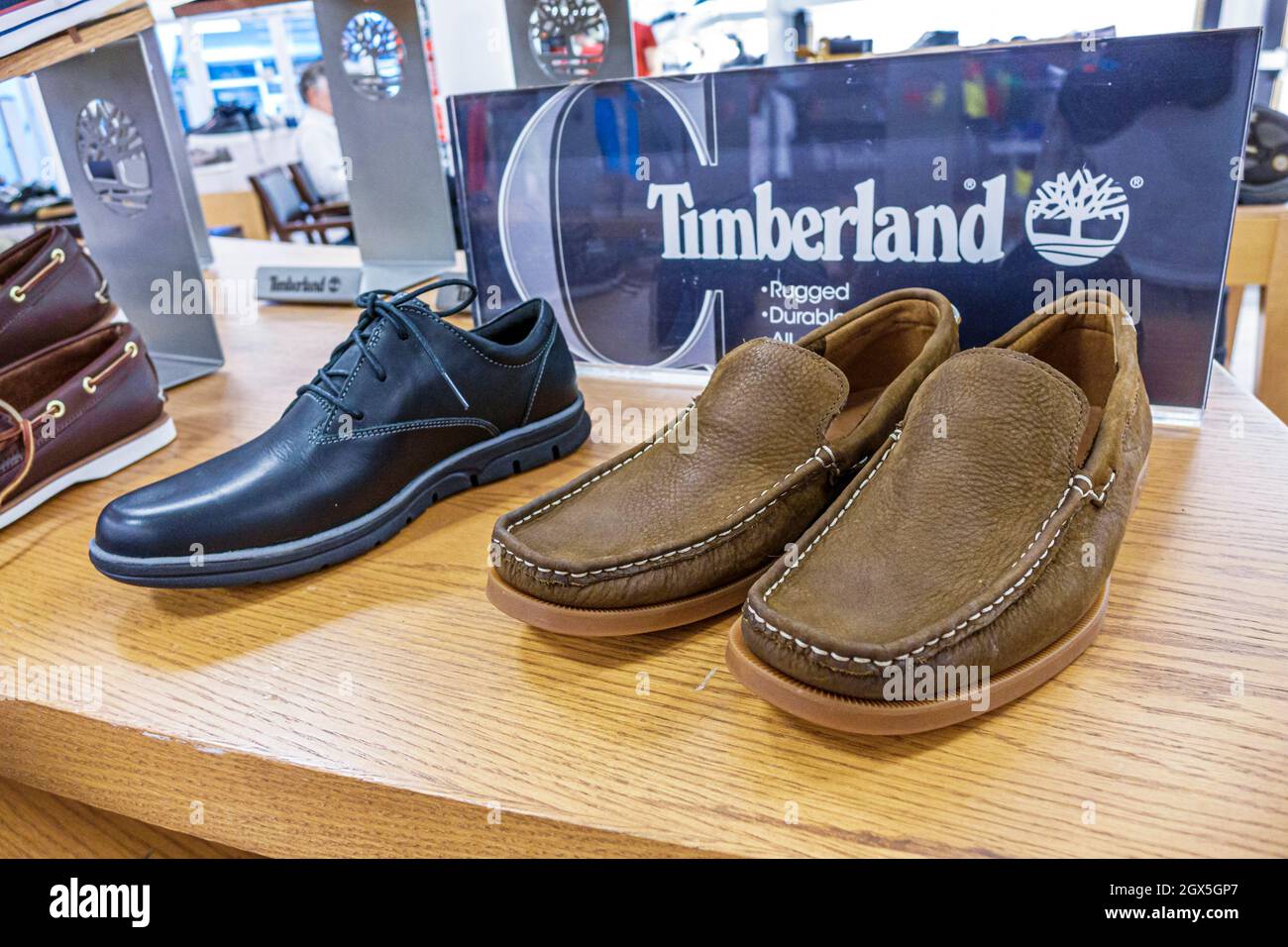 Miami Florida, Macy's, grand magasin, shopping intérieur exposition vente Timberland chaussures pour hommes mode Banque D'Images
