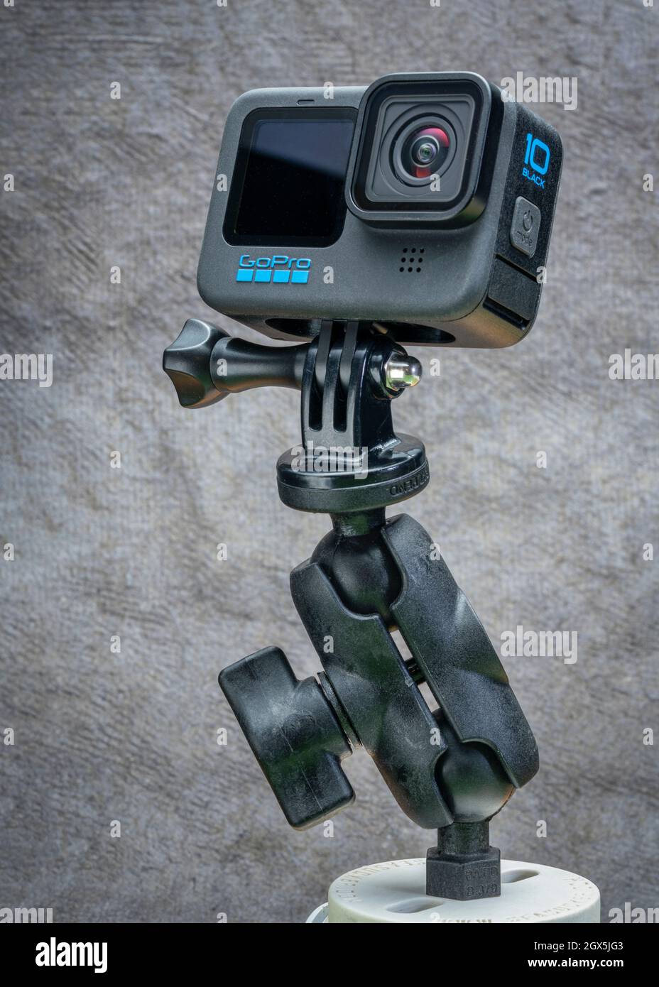 Fort Collins, CO, États-Unis - 3 octobre 2021: GoPro Hero 10 noir, caméra  d'action étanche sur un support RAM articulé populaire, prise en studio  Photo Stock - Alamy