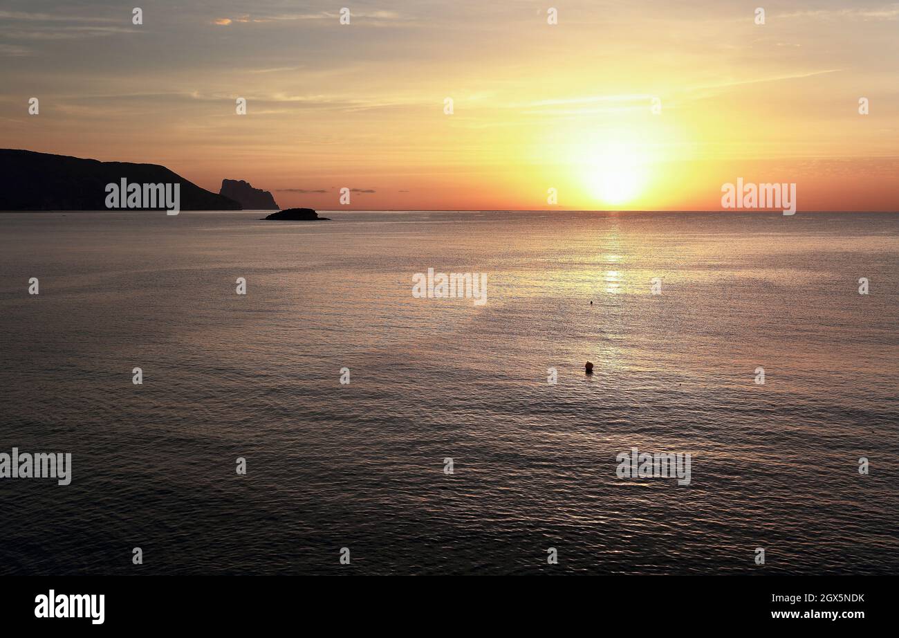 Lever de soleil dans la municipalité d'Altea, dans la province d'Alicante en Espagne. Banque D'Images