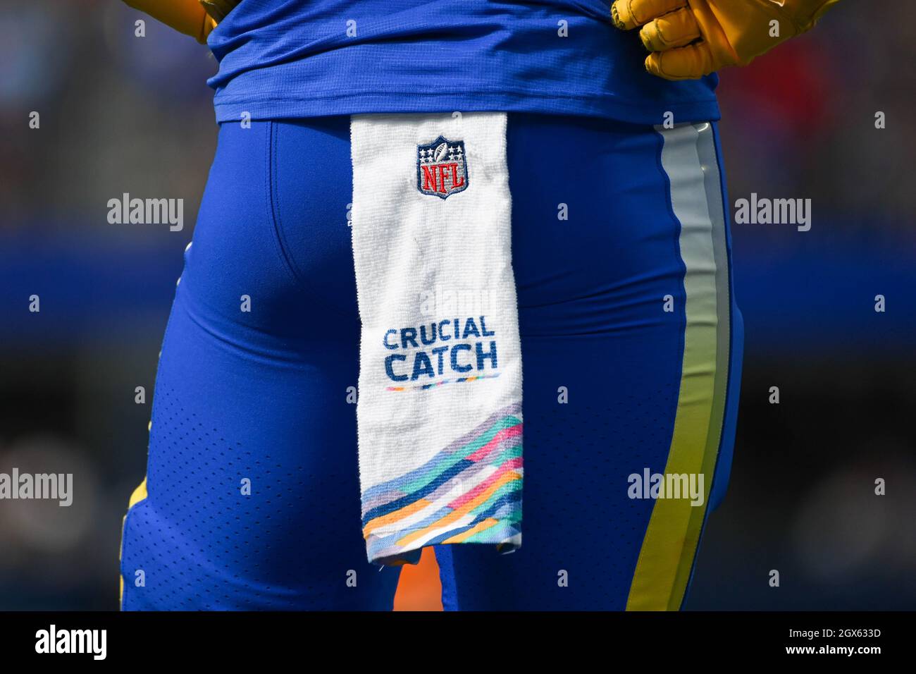 Vue détaillée de la serviette d'attrape NFL crucial portée par Nick Scott,  le joueur de Los Angeles Rams Safety (33) lors d'un match de football NFL  contre les Arizona Cardinals Photo Stock -