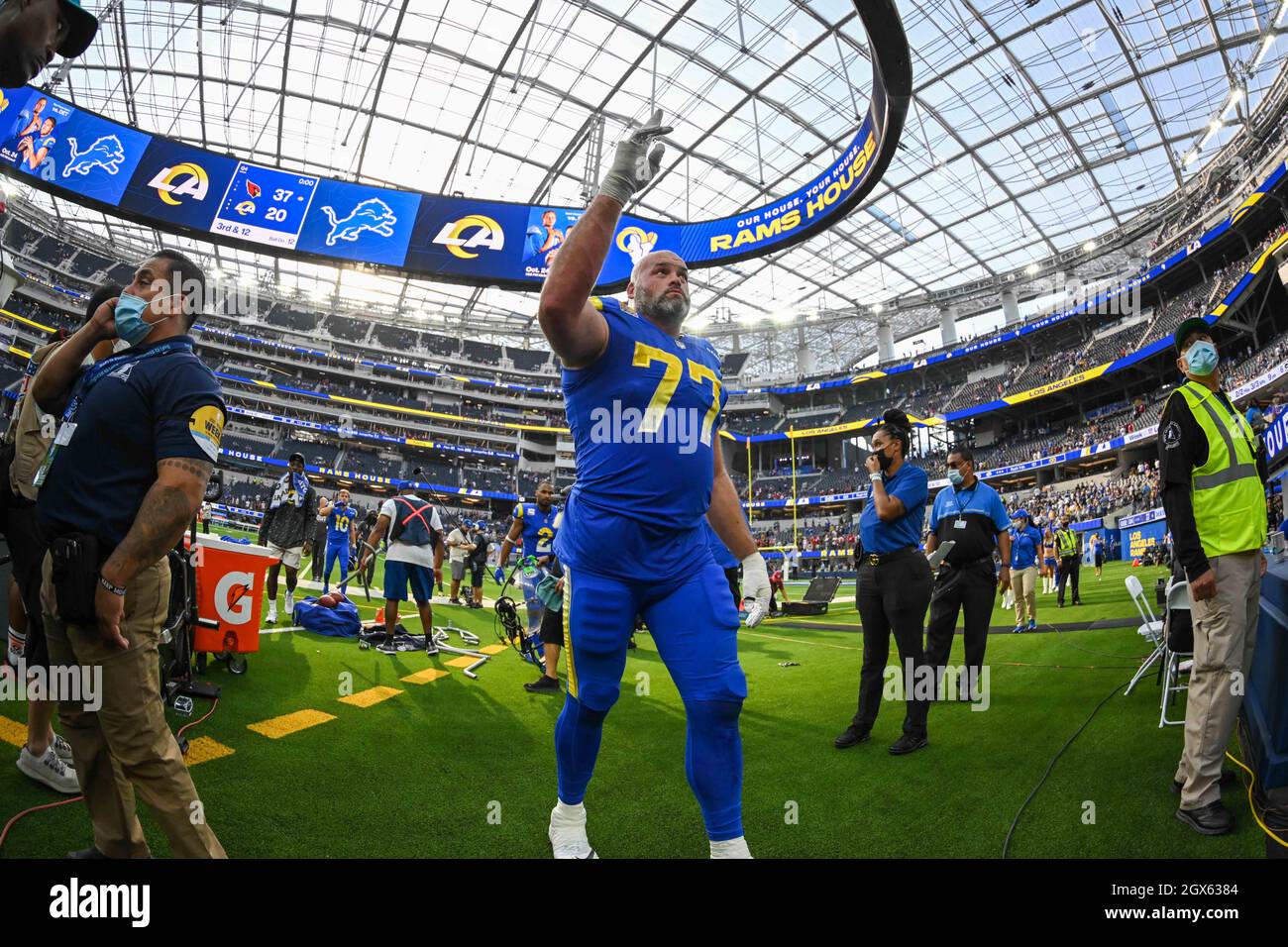 Los Angeles Rams offensif Tackle Andrew Whitworth (77) quitte le terrain après un match de football de la NFL contre les Arizona Cardinals, dimanche 3 octobre 2021 Banque D'Images