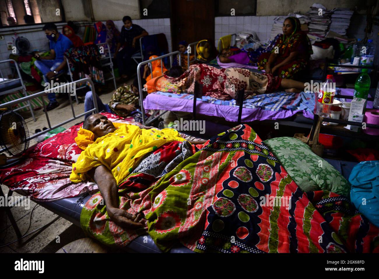 Le patient bangladais est vu dans le quartier général de l'Institut national des maladies cardiovasculaires et de l'hôpital de Dhaka, au Bangladesh, le 4 octobre 2021 Banque D'Images