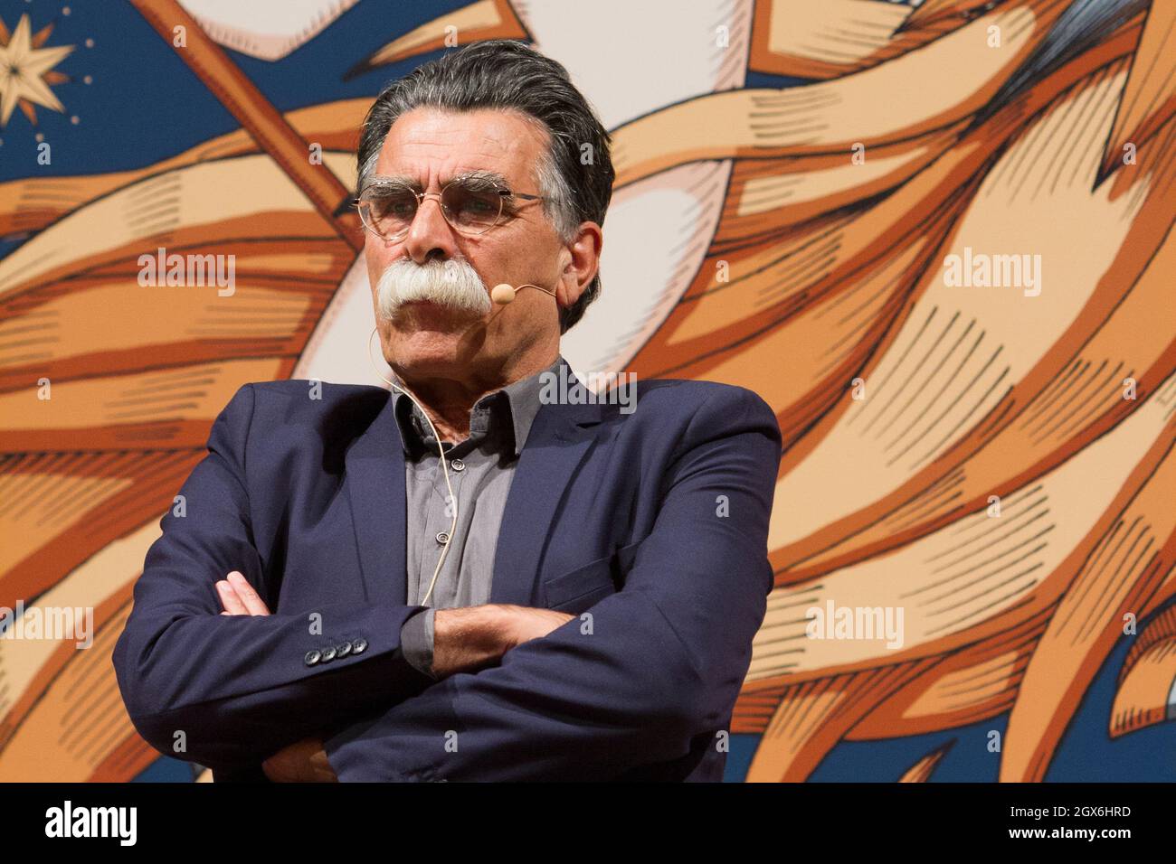 Iranien - l'écrivain néerlandais Kader Abdolah (nom plume de Hossein Sadjadi Ghaemmaghami Farahani) est l'invité d'un événement parallèle de la Foire du livre de Turin 2021 Banque D'Images