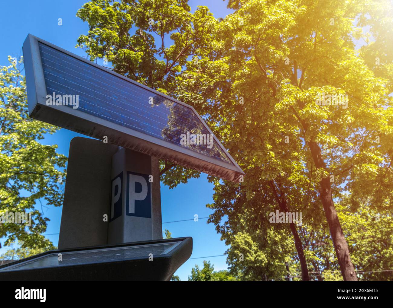 système de stationnement automatique équipé d'une batterie solaire Banque D'Images