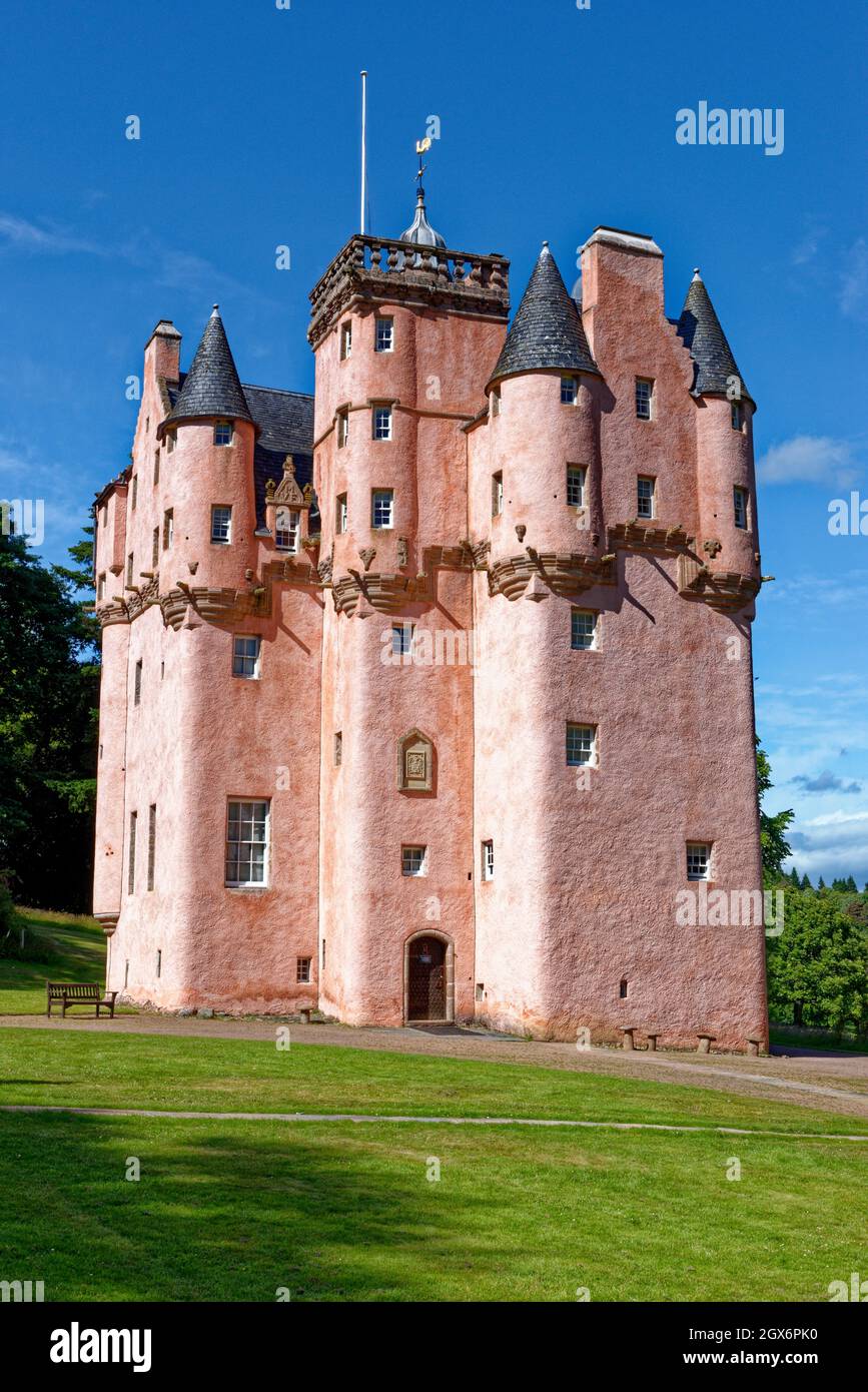 Le château de Craigievar est un château à hardes de pinkish ou une maison de campagne fortifiée à 6 miles au sud d'Alford, Aberdeenshire, Écosse, Highlands, Royaume-Uni. Un de Scotla Banque D'Images