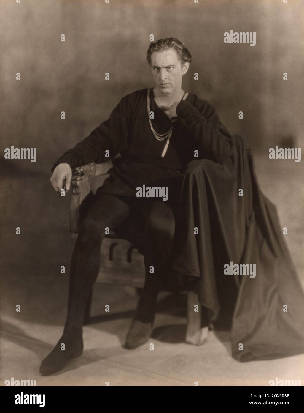 John Barrymore (1882-1942), acteur américain, Portrait assis en longueur, Francis Joseph Brugiere, 1922 Banque D'Images
