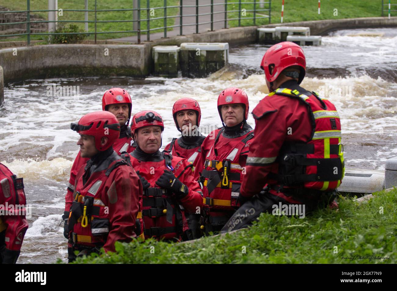 Tyne and Wear Fire and Rescue Service formation des pompiers à Tees barrage pour le sauvetage en eau Banque D'Images