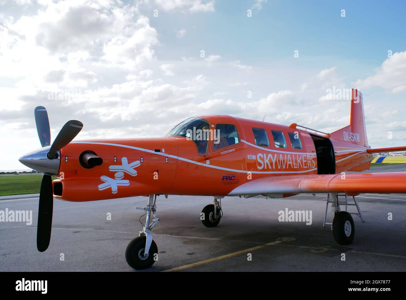 ÉVORA, ALENTEJO, PORTUGAL.23 mars 2010.Un avion Pac xtol 750 se préparant au décollage et au lancement de parachutistes. Banque D'Images