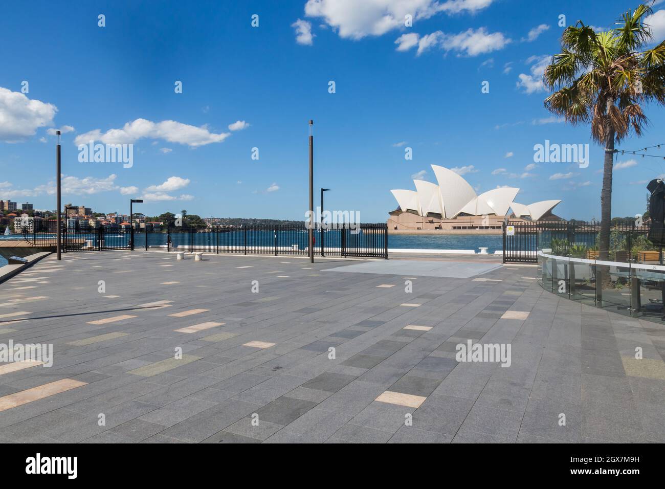Sydney, Australie. Lundi 4 octobre 2021. Le quartier des affaires du centre de Sydney est encore très calme, car Sydney se prépare à rouvrir une fois que l'objectif de vaccination de 70 % a été atteint d'ici le lundi 11 octobre. Vues générales sur les Rocks. Crédit : Paul Lovelace/Alamy Live News Banque D'Images